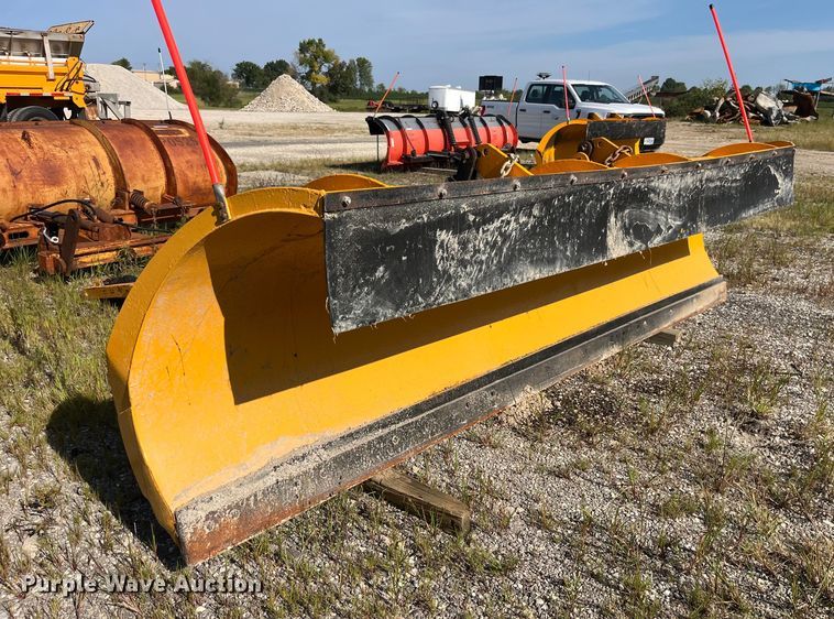 image for item EK8965 2006 International  7400 dump truck