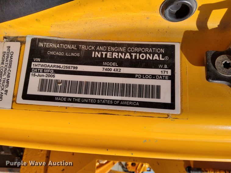 image for item EK8965 2006 International  7400 dump truck