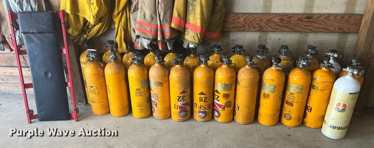 image for item EK8973 Approximately 25 air tanks
