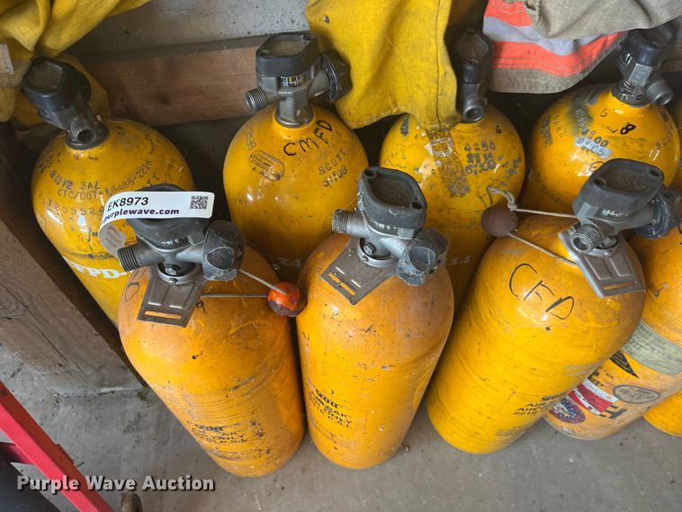 image for item EK8973 Approximately 25 air tanks