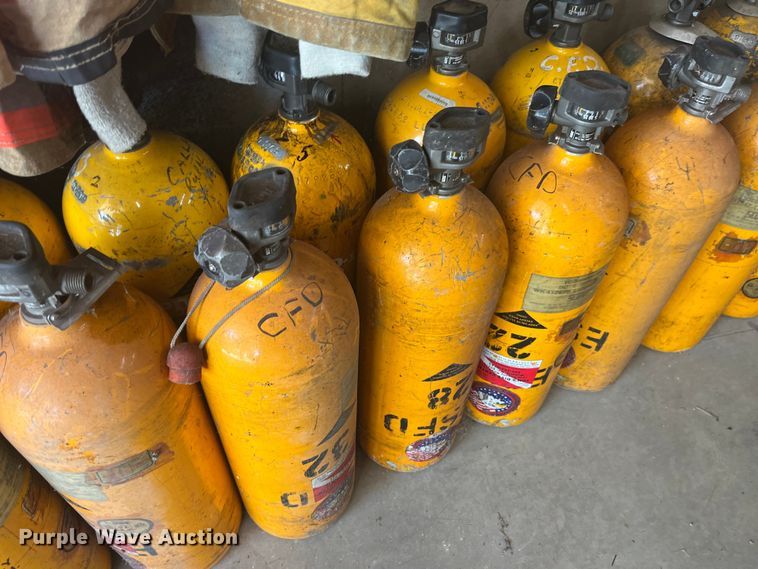 image for item EK8973 Approximately 25 air tanks