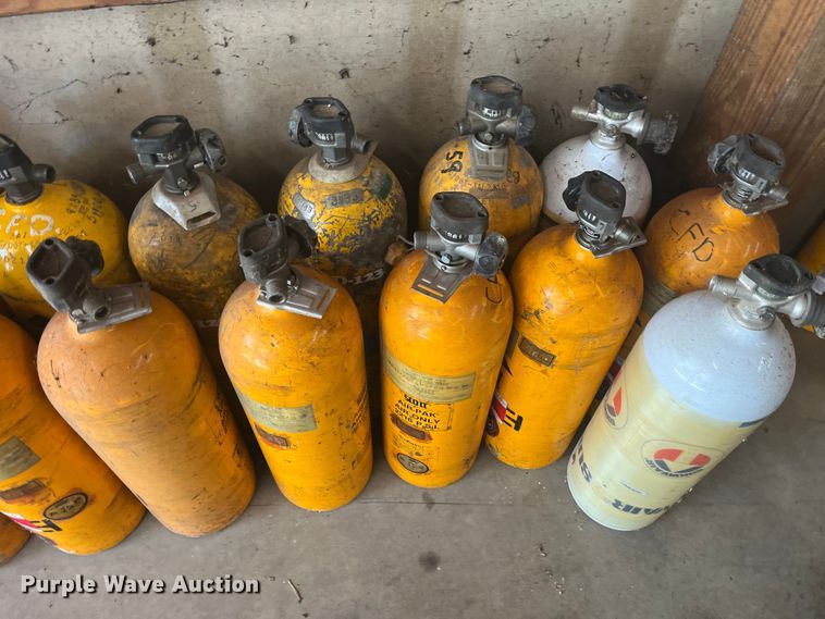 image for item EK8973 Approximately 25 air tanks