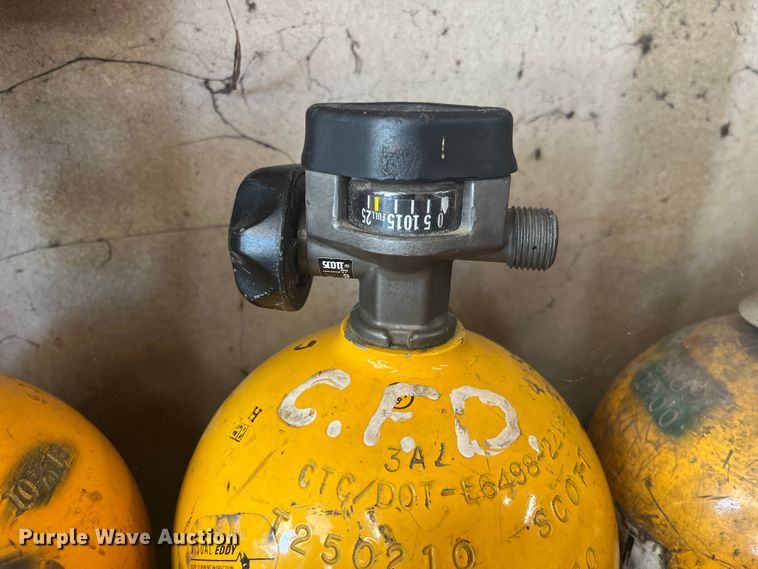 image for item EK8973 Approximately 25 air tanks