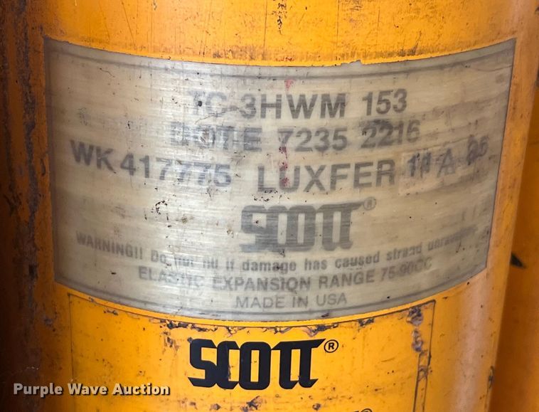 image for item EK8973 Approximately 25 air tanks