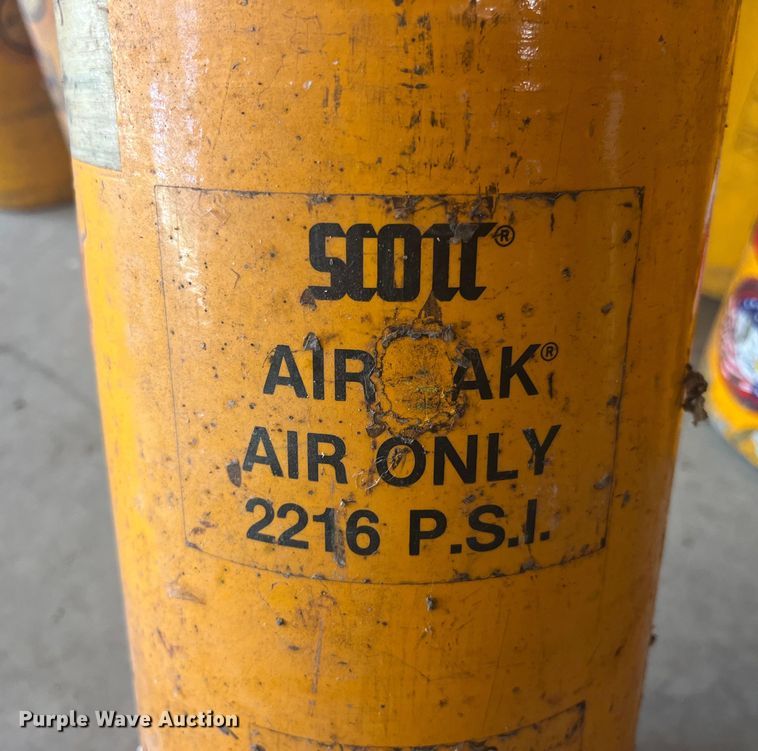 image for item EK8973 Approximately 25 air tanks