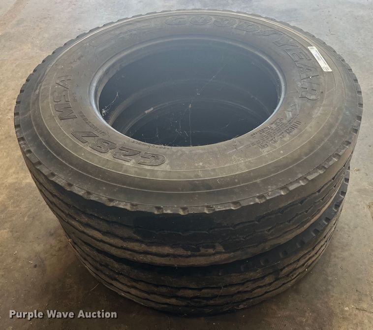 image for item EK8976 (2) 11R22.5 tires