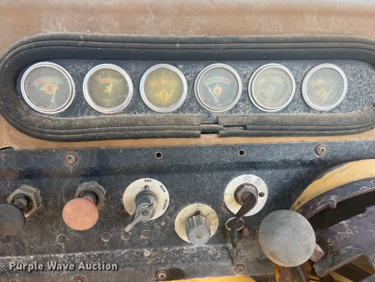 image for item EK8982 1982 Caterpillar  613B scraper