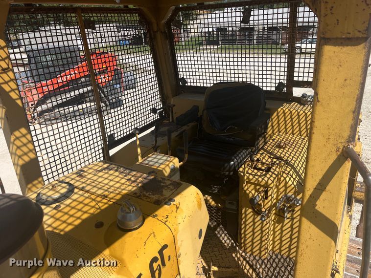 image for item EK8983 1990 Caterpillar  D6D PS dozer