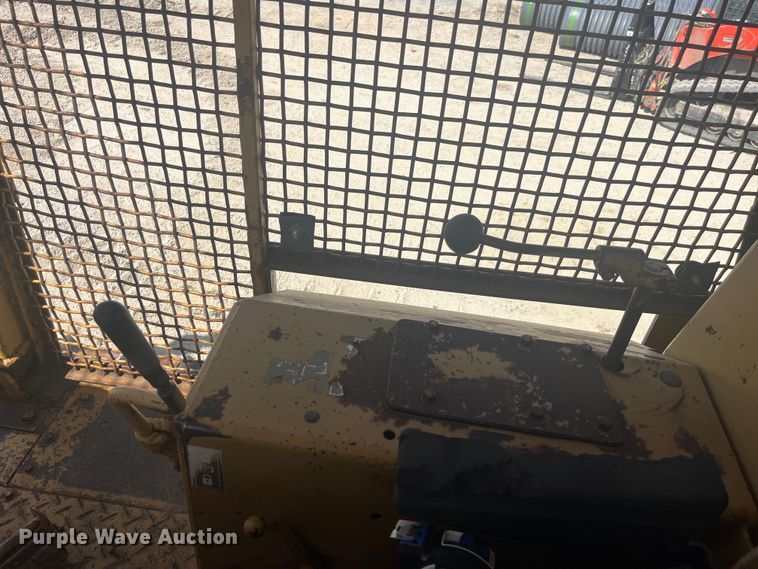 image for item EK8983 1990 Caterpillar  D6D PS dozer