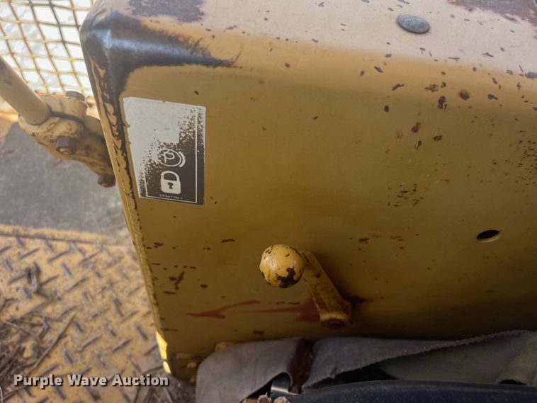 image for item EK8983 1990 Caterpillar  D6D PS dozer