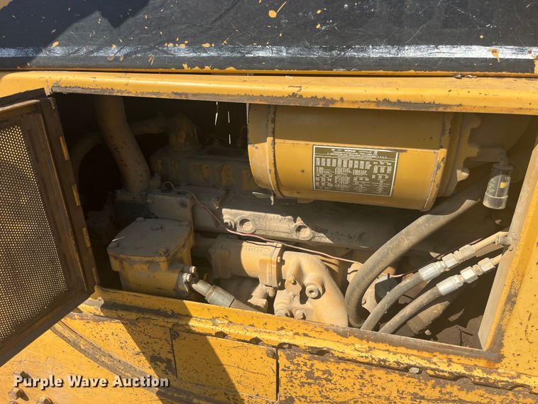 image for item EK8984 1995 Caterpillar  D6EPS dozer
