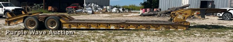 image for item EK8994 2002 Eager Beaver 35GSL lowboy equipment trailer