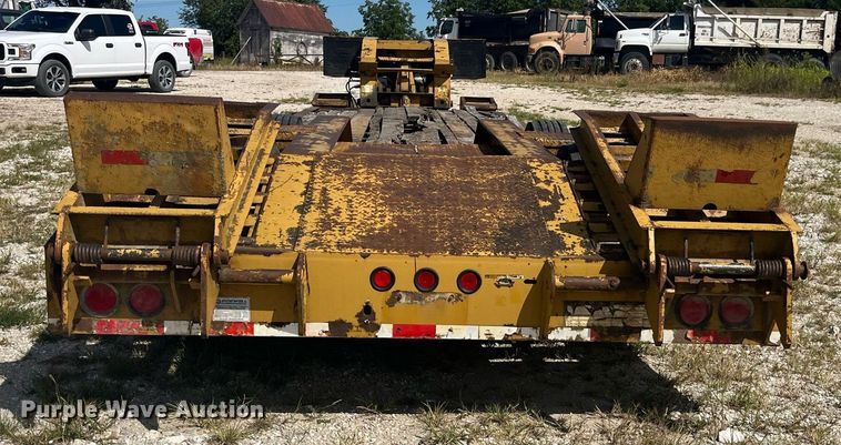 image for item EK8994 2002 Eager Beaver 35GSL lowboy equipment trailer