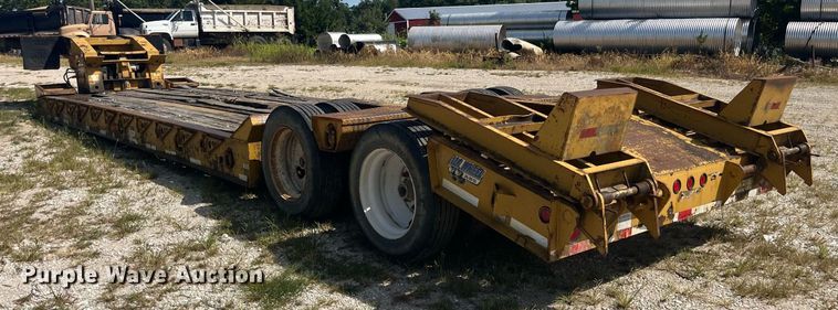 image for item EK8994 2002 Eager Beaver 35GSL lowboy equipment trailer
