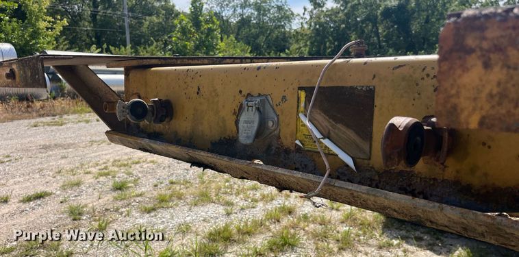 image for item EK8994 2002 Eager Beaver 35GSL lowboy equipment trailer