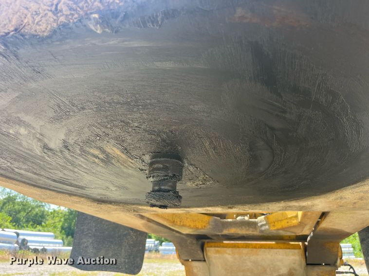 image for item EK8994 2002 Eager Beaver 35GSL lowboy equipment trailer