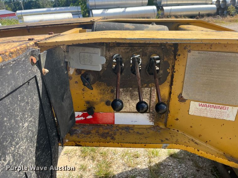 image for item EK8994 2002 Eager Beaver 35GSL lowboy equipment trailer