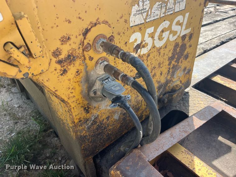 image for item EK8994 2002 Eager Beaver 35GSL lowboy equipment trailer