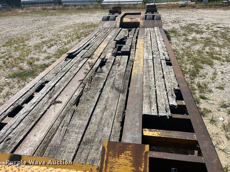 image for item EK8994 2002 Eager Beaver 35GSL lowboy equipment trailer