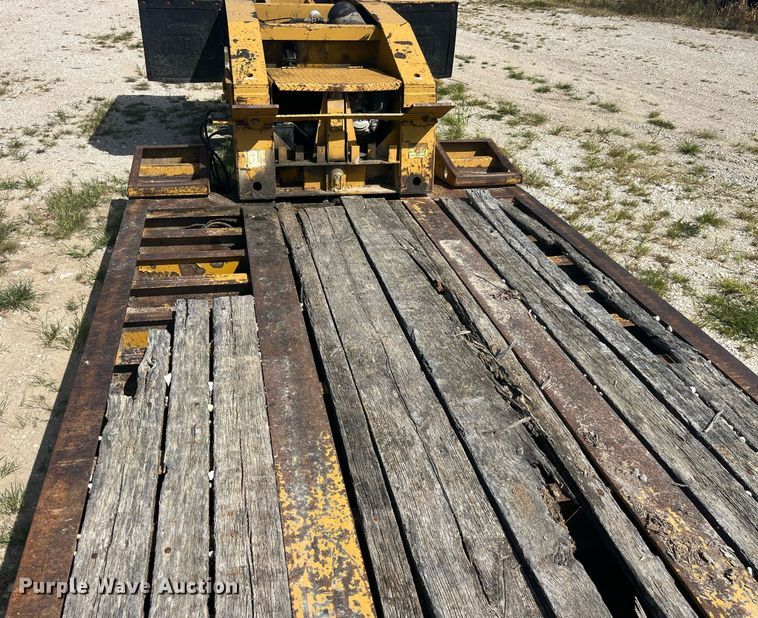 image for item EK8994 2002 Eager Beaver 35GSL lowboy equipment trailer