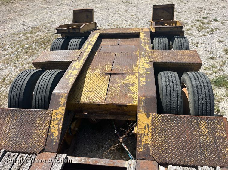 image for item EK8994 2002 Eager Beaver 35GSL lowboy equipment trailer