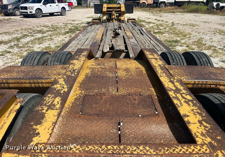 image for item EK8994 2002 Eager Beaver 35GSL lowboy equipment trailer