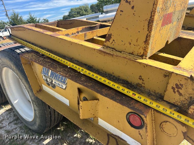 image for item EK8994 2002 Eager Beaver 35GSL lowboy equipment trailer