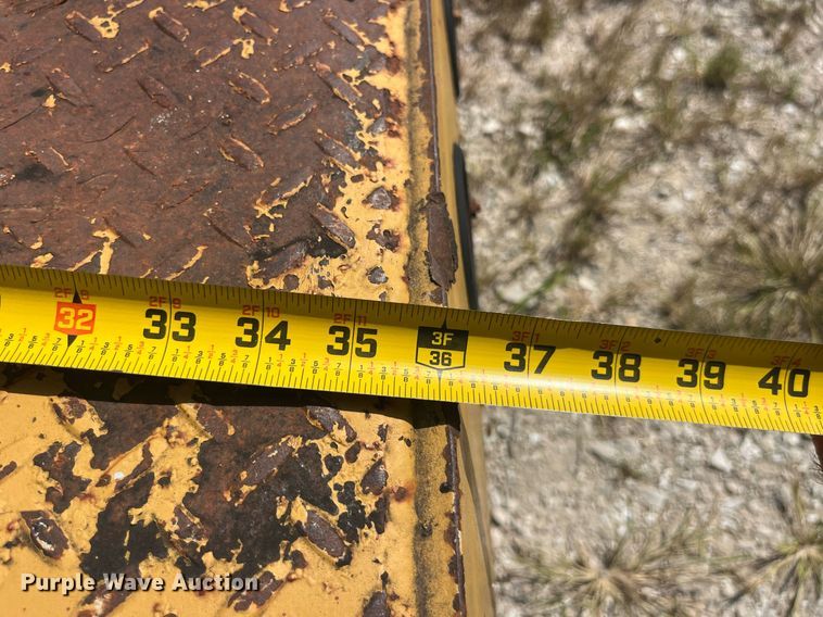 image for item EK8994 2002 Eager Beaver 35GSL lowboy equipment trailer