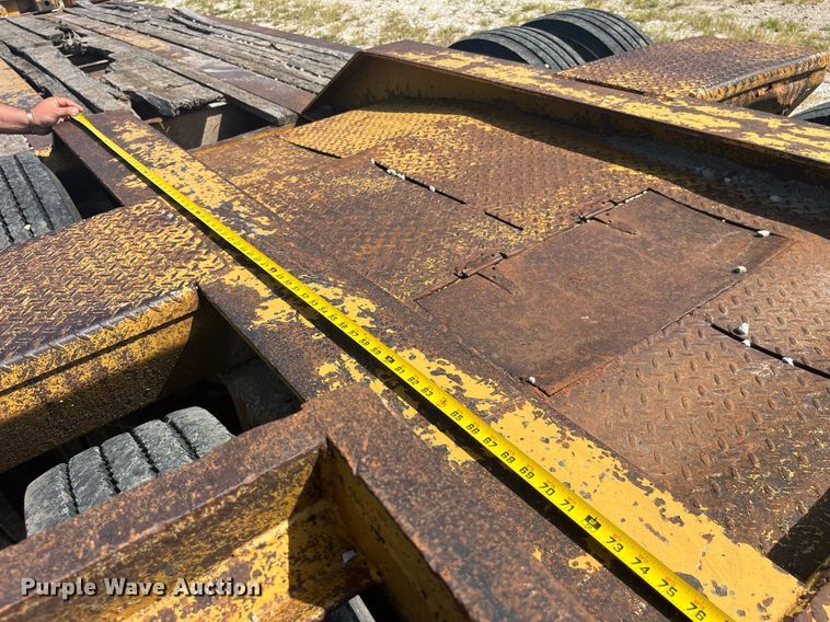 image for item EK8994 2002 Eager Beaver 35GSL lowboy equipment trailer