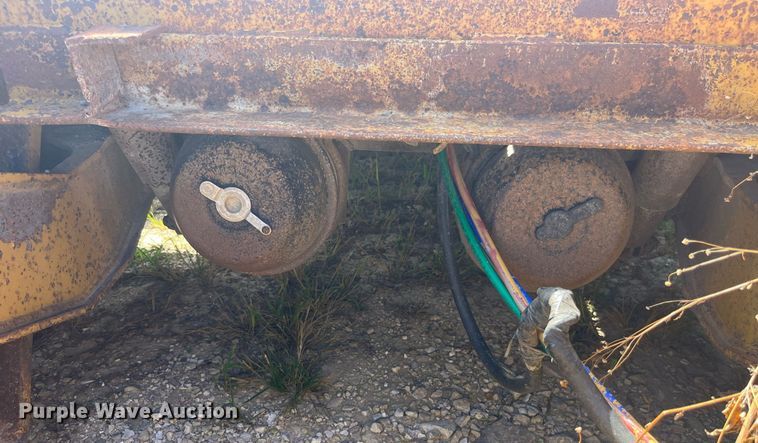 image for item EK8994 2002 Eager Beaver 35GSL lowboy equipment trailer