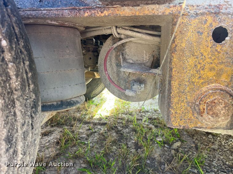 image for item EK8994 2002 Eager Beaver 35GSL lowboy equipment trailer