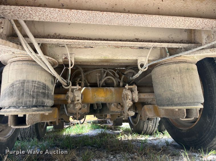 image for item EK8994 2002 Eager Beaver 35GSL lowboy equipment trailer