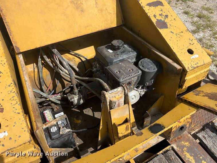 image for item EK8994 2002 Eager Beaver 35GSL lowboy equipment trailer