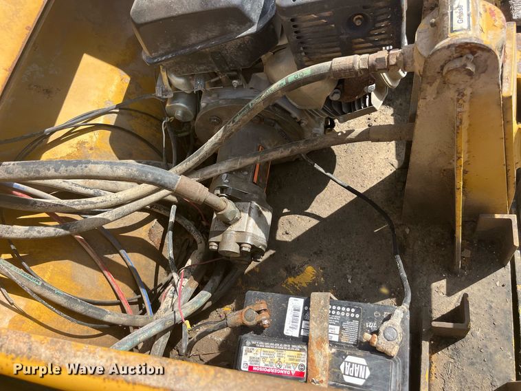 image for item EK8994 2002 Eager Beaver 35GSL lowboy equipment trailer