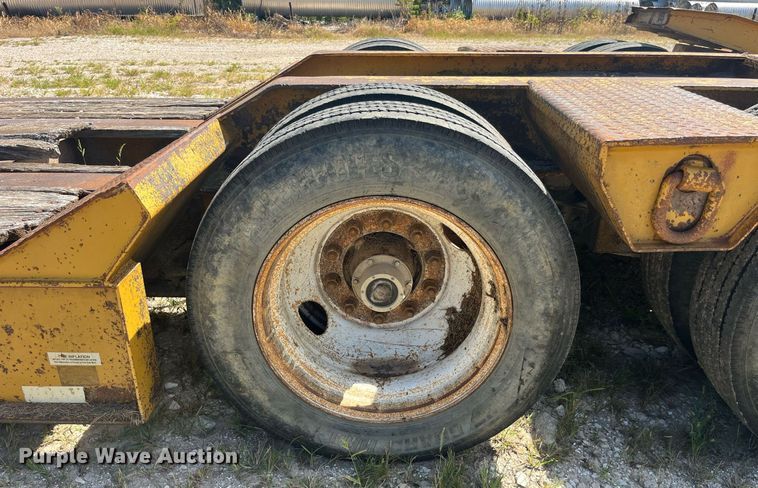 image for item EK8994 2002 Eager Beaver 35GSL lowboy equipment trailer