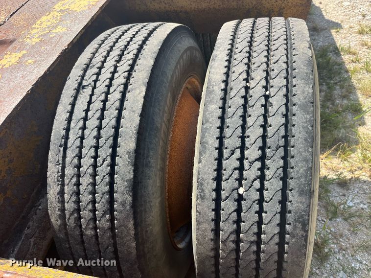 image for item EK8994 2002 Eager Beaver 35GSL lowboy equipment trailer