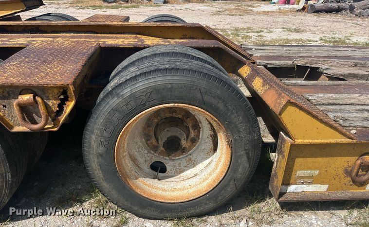 image for item EK8994 2002 Eager Beaver 35GSL lowboy equipment trailer