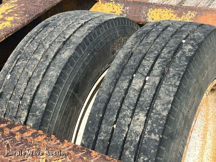 image for item EK8994 2002 Eager Beaver 35GSL lowboy equipment trailer