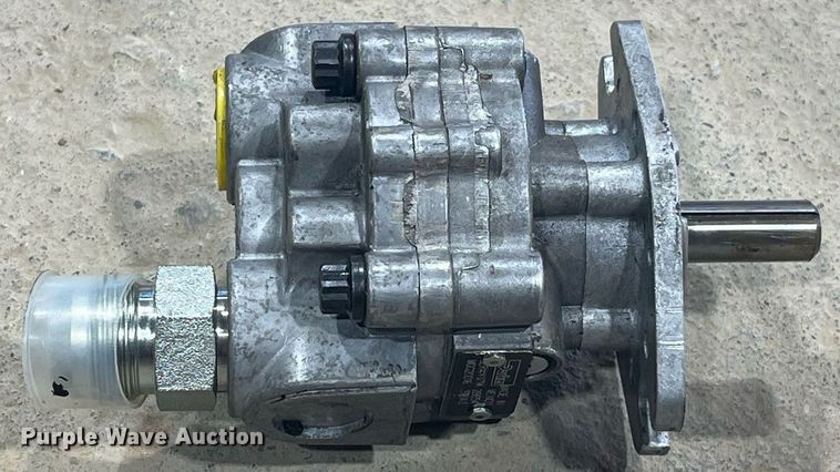 image for item EK8994 2002 Eager Beaver 35GSL lowboy equipment trailer