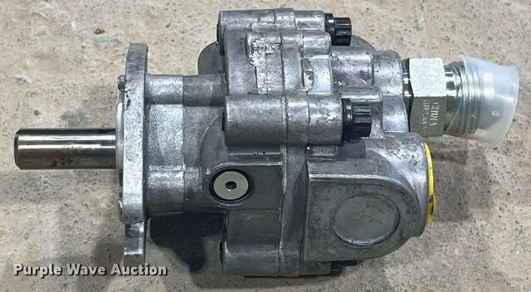 image for item EK8994 2002 Eager Beaver 35GSL lowboy equipment trailer