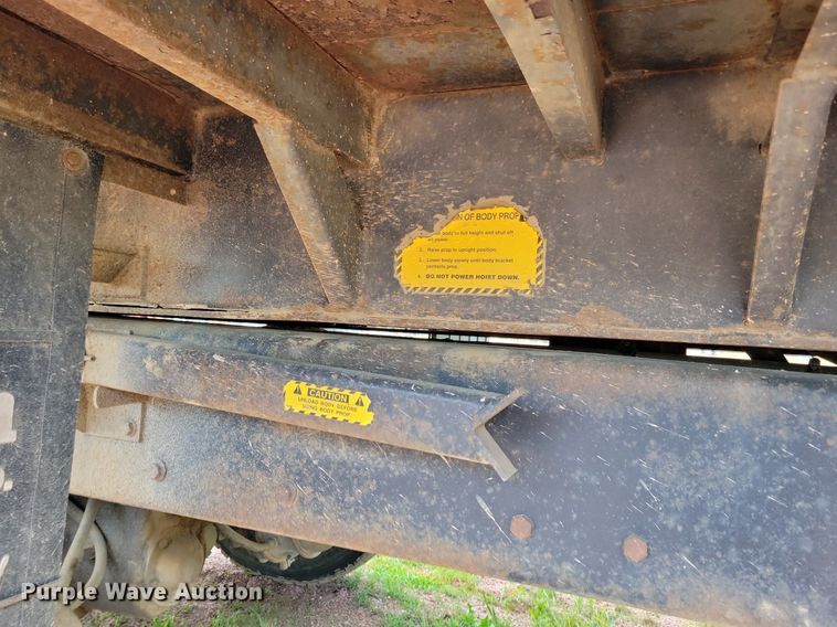 image for item KA9867 2005 International 7400 dump truck