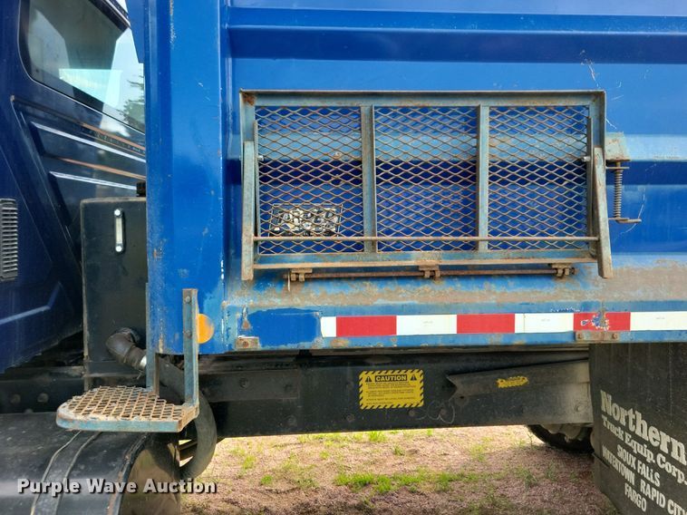 image for item KA9867 2005 International 7400 dump truck