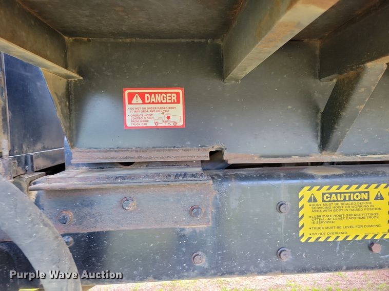 image for item KA9867 2005 International 7400 dump truck