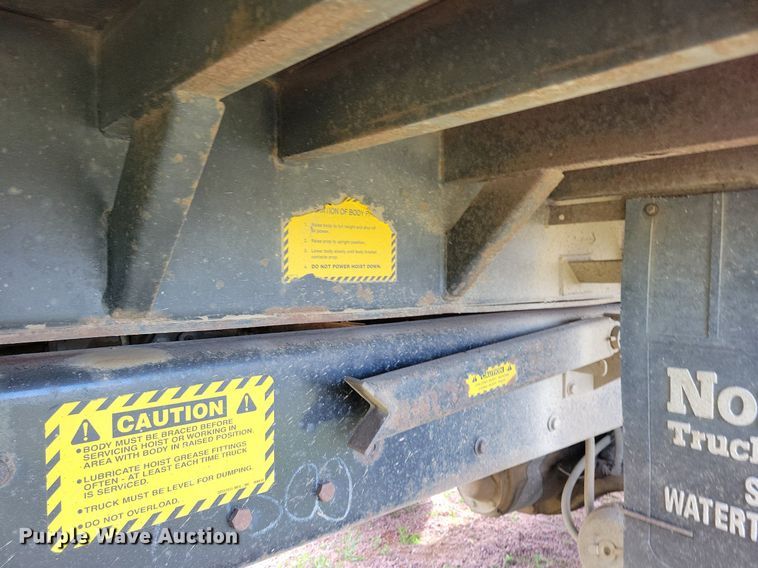 image for item KA9867 2005 International 7400 dump truck