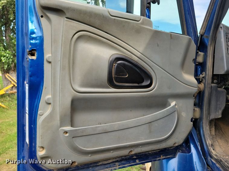 image for item KA9867 2005 International 7400 dump truck