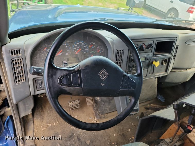 image for item KA9867 2005 International 7400 dump truck