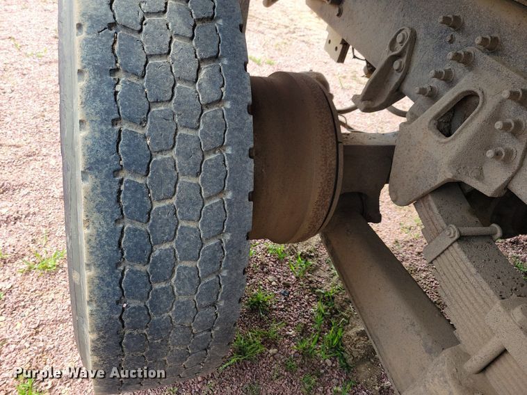 image for item KA9867 2005 International 7400 dump truck