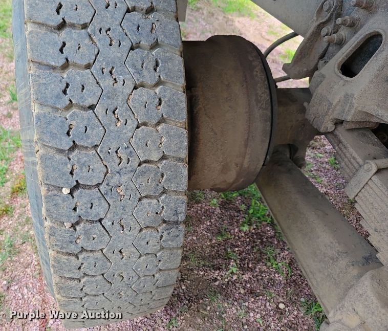 image for item KA9867 2005 International 7400 dump truck