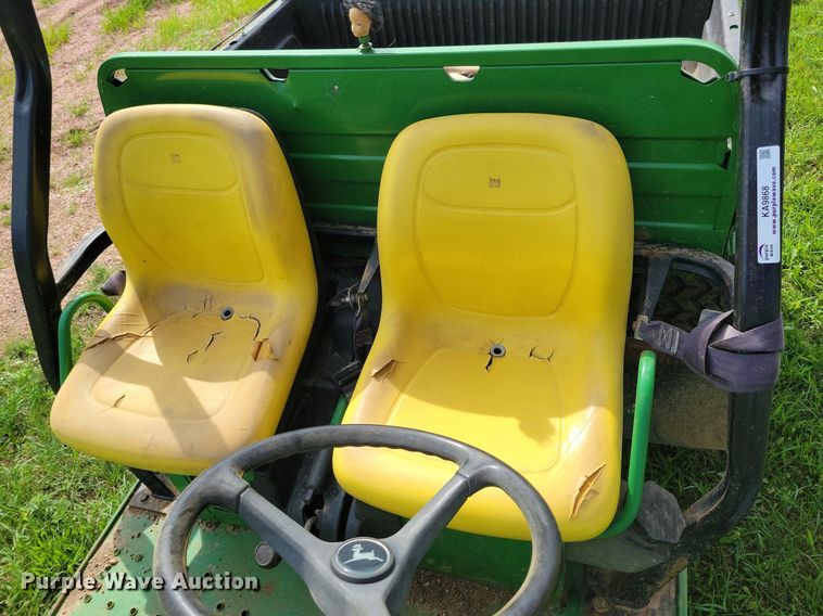 image for item KA9868 1998 John Deere Gator utility vehicle