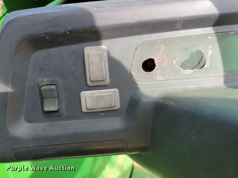 image for item KA9868 1998 John Deere Gator utility vehicle